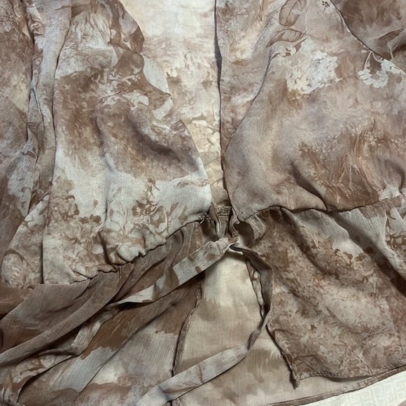 FRONT TIE OPEN GOING OUT TOP - Picture 3 of 3